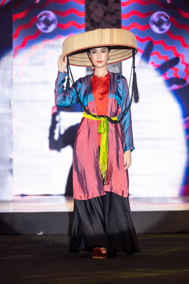 Quảng bá văn hóa du lịch qua thời trang tại Vietnam International Fashion Tour - Ảnh 4.
