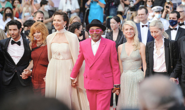 Khai mạc LHP Cannes 2021: Dàn sao dự công chiếu nhạc kịch, Jodie Foster nhận Cành cọ vàng - Ảnh 2.