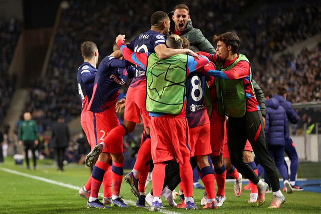 Barcelona bị loại, xác định xong 15/16 đội lọt vào vòng 1/8 UEFA Champions League - Ảnh 4.