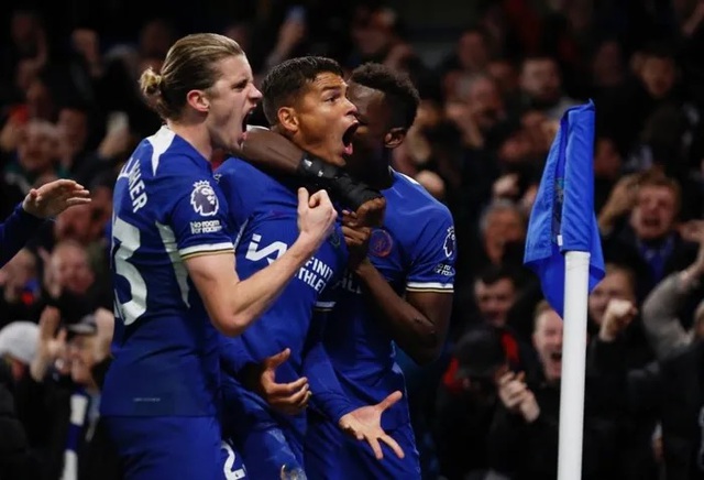 Chelsea và Man City chia điểm sau màn rượt đuổi tỷ số kịch tính - Ảnh 2.