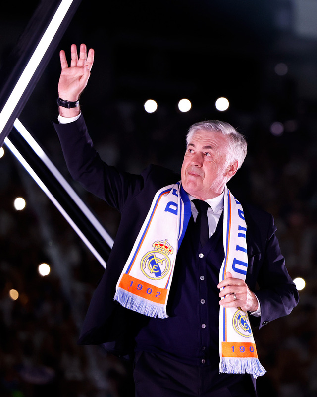 Real Madrid diễu hành ăn mừng chức vô địch Champions League - Ảnh 9.