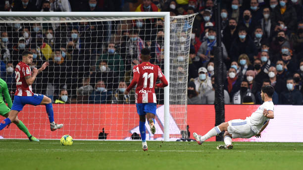 Vòng 17 La Liga | Thắng dễ Atletico, Real Madrid củng cố ngôi đầu - Ảnh 1.
