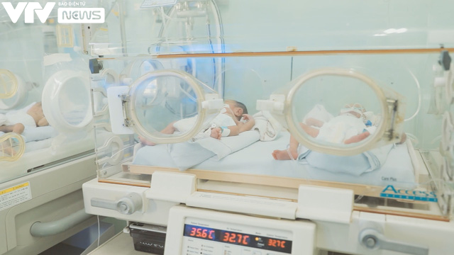 VTV Đặc biệt Ngày con chào đời: Xúc động khoảnh khắc các sinh linh bé nhỏ ra đời nơi tâm dịch - Ảnh 8.