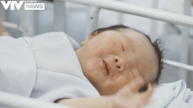 VTV Đặc biệt Ngày con chào đời: Xúc động khoảnh khắc các sinh linh bé nhỏ ra đời nơi tâm dịch - Ảnh 21.