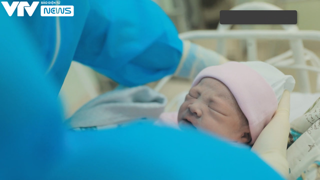 VTV Đặc biệt Ngày con chào đời: Xúc động khoảnh khắc các sinh linh bé nhỏ ra đời nơi tâm dịch - Ảnh 24.