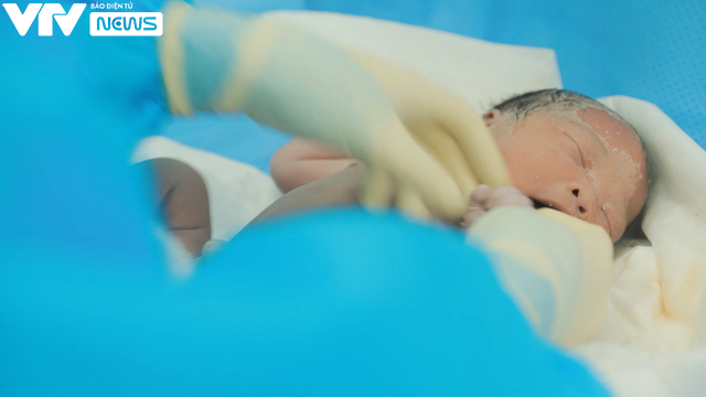 VTV Đặc biệt Ngày con chào đời: Xúc động khoảnh khắc các sinh linh bé nhỏ ra đời nơi tâm dịch - Ảnh 25.