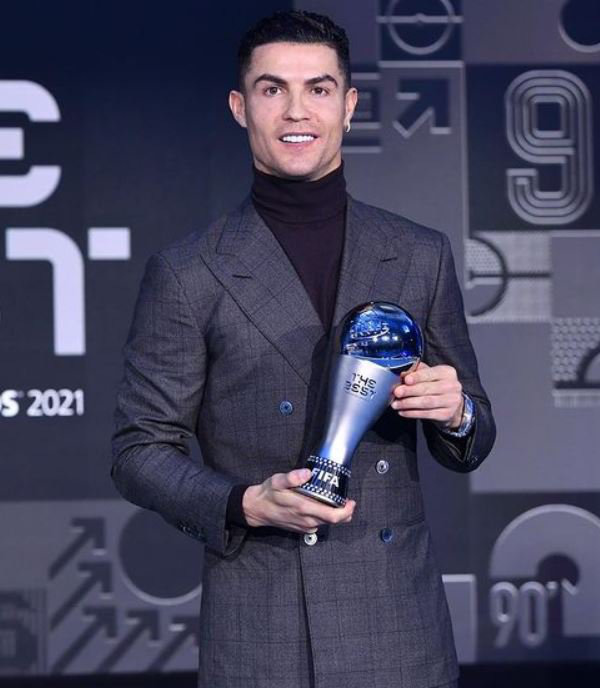 Ronaldo giành giải thưởng đặc biệt của FIFA - Ảnh 2.
