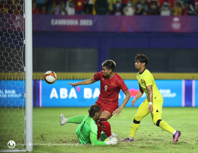 Thắng U22 Malaysia 2-1, U22 Việt Nam sớm giành vé vào bán kết - Ảnh 3.