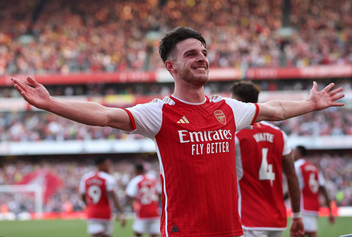 105 triệu bảng của Arsenal cho Declan Rice thật sự xứng đáng tới từng xu. Rice thường xuyên thực hiện những pha tắc bóng xuất sắc và đoạt bóng rất quyết liệt ở tuyết giữa, thể hiện tốt cả khi tranh chấp không bóng hay tranh chấp bóng sệt. Những tình huống dâng cao uy hiếp khu vực vòng cấm của Rice cũng rất đáng gờm. 7 bàn thắng ở Ngoại Hạng Anh mùa này là thành tích tốt nhất trong sự nghiệp của tuyển thủ người Anh tính đến thời điểm hiện tại. Rice đã thể hiện chính xác những gì anh được kỳ vọng sẽ mang đến cho đội hình của Mikel Arteta.