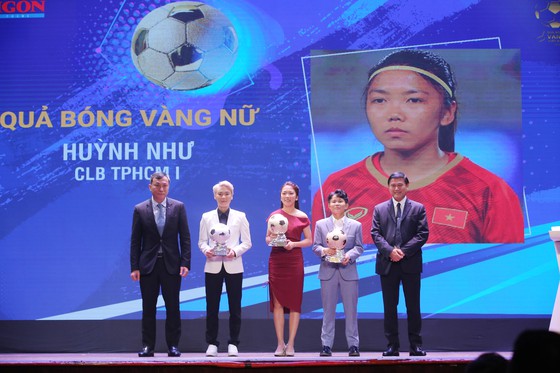 Hoàng Đức nhận Quả bóng Vàng Việt Nam 2021 - Ảnh 3.