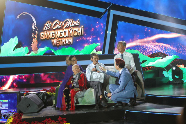 Những hình ảnh ấn tượng từ cầu truyền hình Hồ Chí Minh - Sáng ngời ý chí Việt Nam - Ảnh 8.