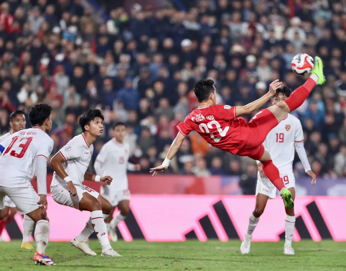 Thắng Indonesia 1-0, đội tuyển Việt Nam vươn lên dẫn đầu bảng B  - Ảnh 3.