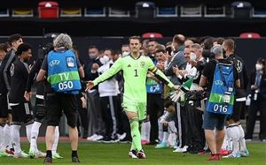 ĐT Đức giành thắng đậm ĐT Lavia trong ngày Manuel Neuer đi vào lịch sử