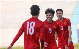 ĐT U23 Việt Nam tập buổi đầu tiên tại Tashkent, chuẩn bị cho trận ra quân tại VCK U23 châu Á 2022
