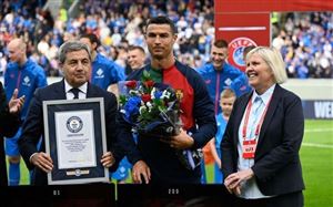 Ronaldo lập kỷ lục Guinness trong ngày giúp Bồ Đào Nha thắng trận