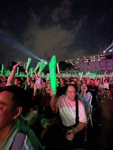 15.000 khán giả tạo biển xanh cùng nhóm nhạc Westlife