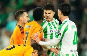 Real Madrid bất ngờ thất bại, Atletico vươn lên dẫn đầu La Liga