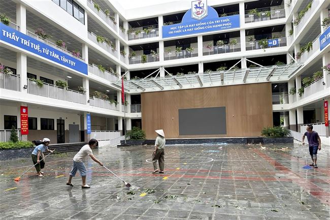 Học sinh 30 trường ở Hà Nội chưa thể đi học trở lại sau bão số 3