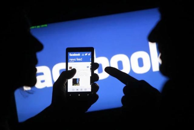 Facebook bị phạt nửa triệu bảng tại Anh