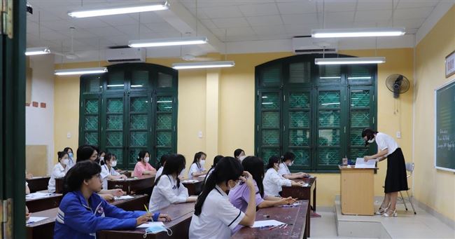 Đề xuất miễn học phí cho con giáo viên