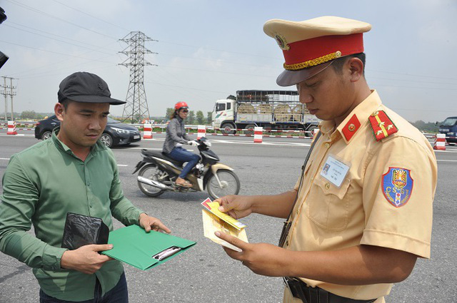 Từ 1/7, ngồi nhà cũng phải nộp phạt vi phạm giao thông - Ảnh 1.