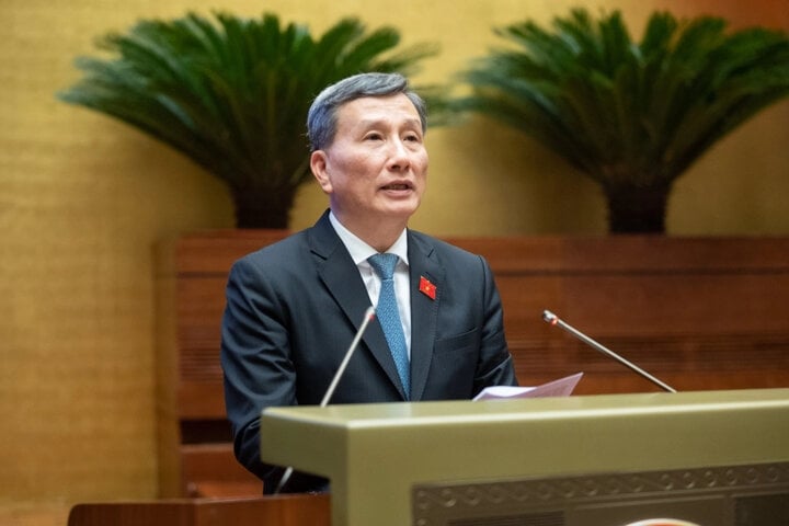 Chủ nhiệm Ủy ban Khoa học, Công nghệ và Môi trường của Quốc hội Lê Quang Huy trình bày báo cáo tóm tắt giải trình tiếp thu về dự án Luật Viễn thông (sửa đổi).