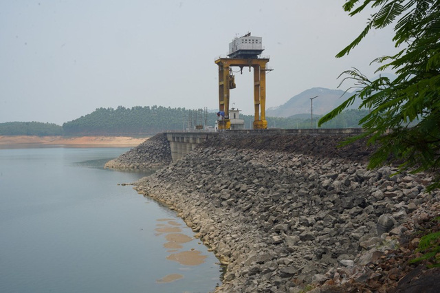 9 hồ thủy điện ở mực nước chết, nhiều nhà máy thủy điện dừng phát điện - Ảnh 2.
