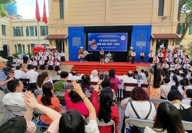 Gần 2,3 triệu học sinh Thủ đô Hà Nội hân hoan đón năm học mới - Ảnh 2.