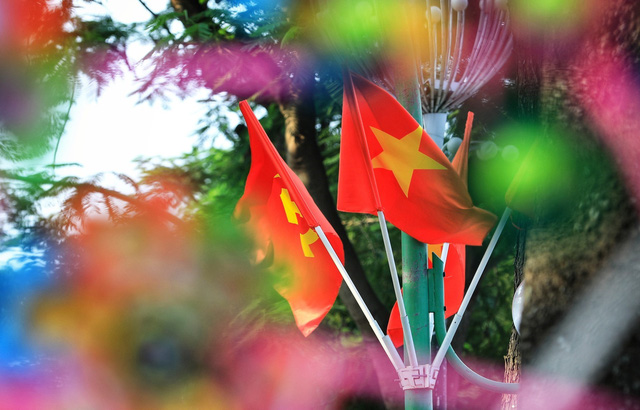 Hà Nội rực rỡ cờ hoa chào mừng Quốc khánh 2/9 - Ảnh 7.