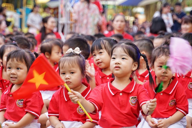 Gần 2,3 triệu học sinh Thủ đô Hà Nội hân hoan đón năm học mới - Ảnh 1.