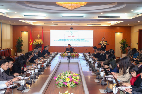 Việt Nam chính thức hoàn thành số hóa truyền hình mặt đất - Ảnh 2.