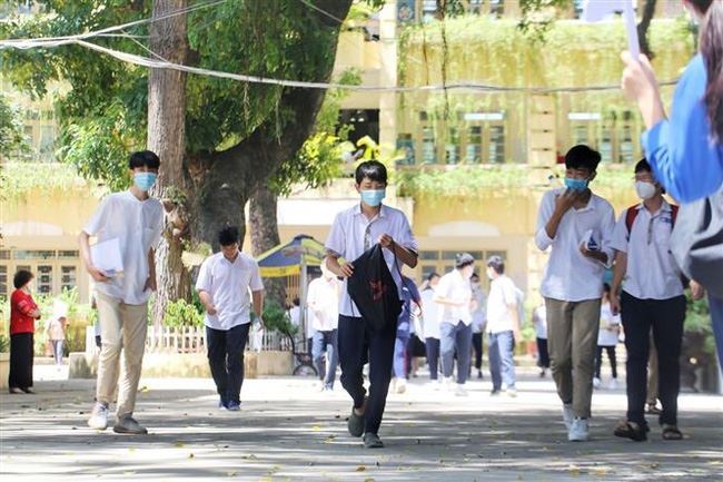 Các trường THPT công lập Hà Nội hạ điểm chuẩn lớp 10 năm học 2022-2023