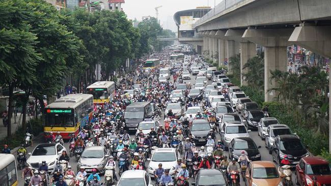 Hà Nội: Phân làn riêng cho ô tô, xe máy trên đường Nguyễn Trãi từ 6/8