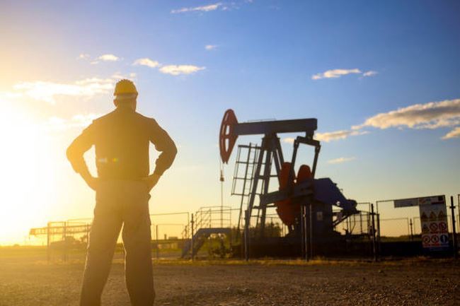 Giá dầu rơi xuống mức thấp nhất 6 tháng