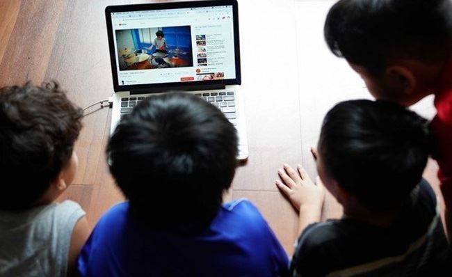 Trẻ em dành 5-7 giờ mỗi ngày sử dụng mạng xã hội